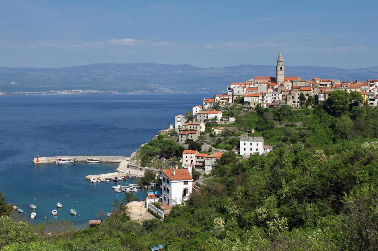 Apartments With A Parking Space Vrbnik, Krk - 429 Екстериор снимка
