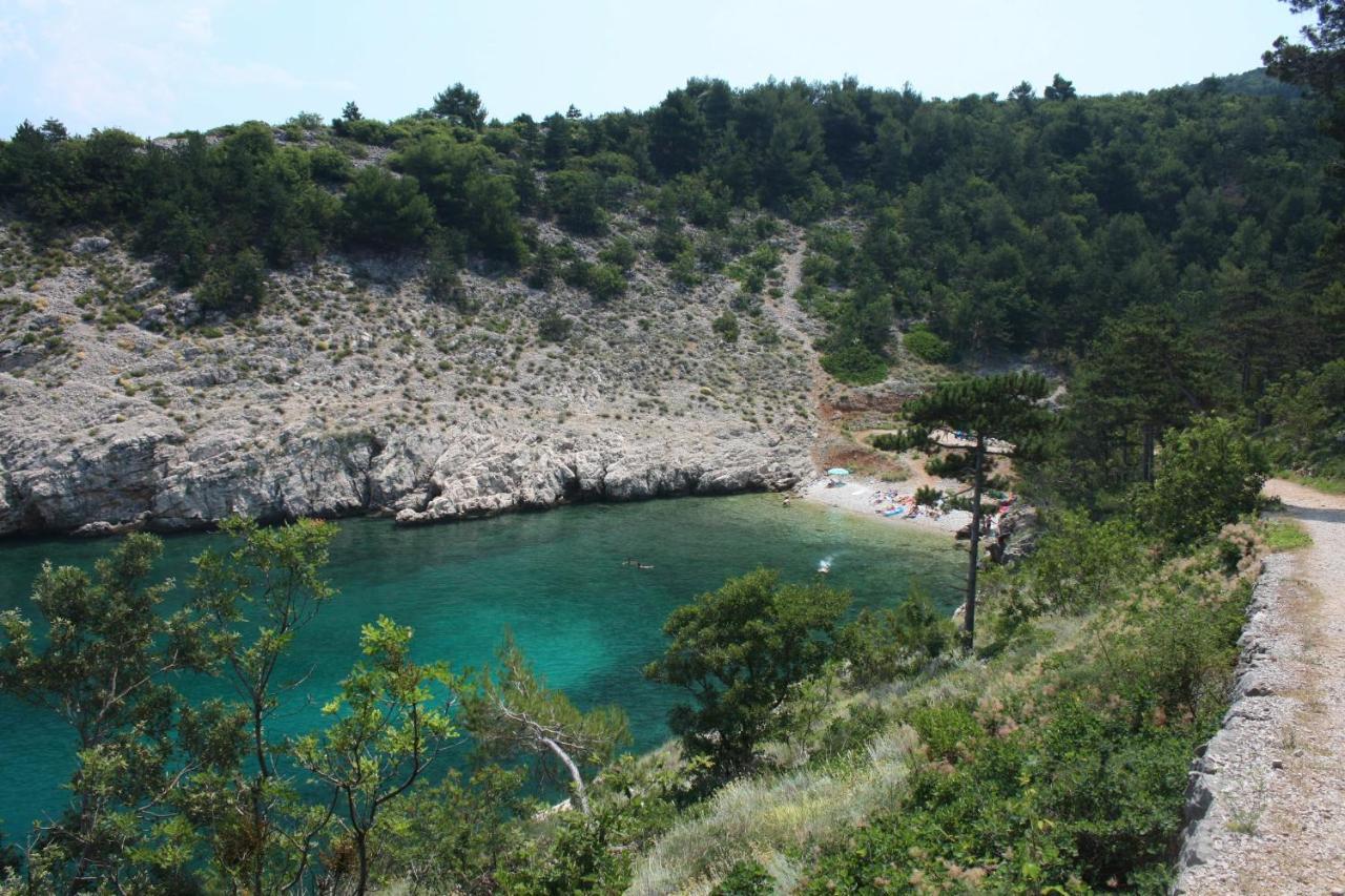 Apartments With A Parking Space Vrbnik, Krk - 429 Екстериор снимка