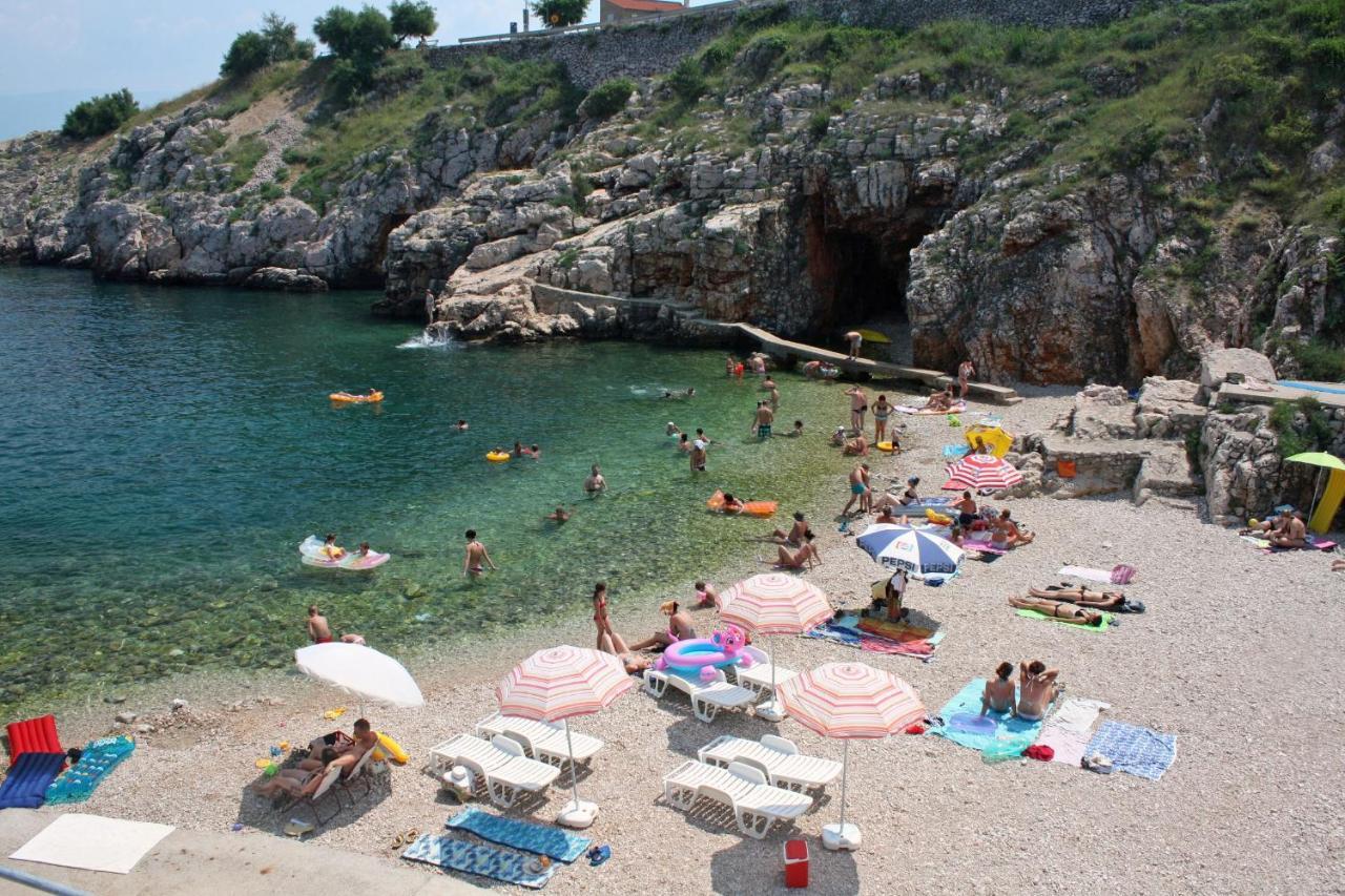 Apartments With A Parking Space Vrbnik, Krk - 429 Екстериор снимка