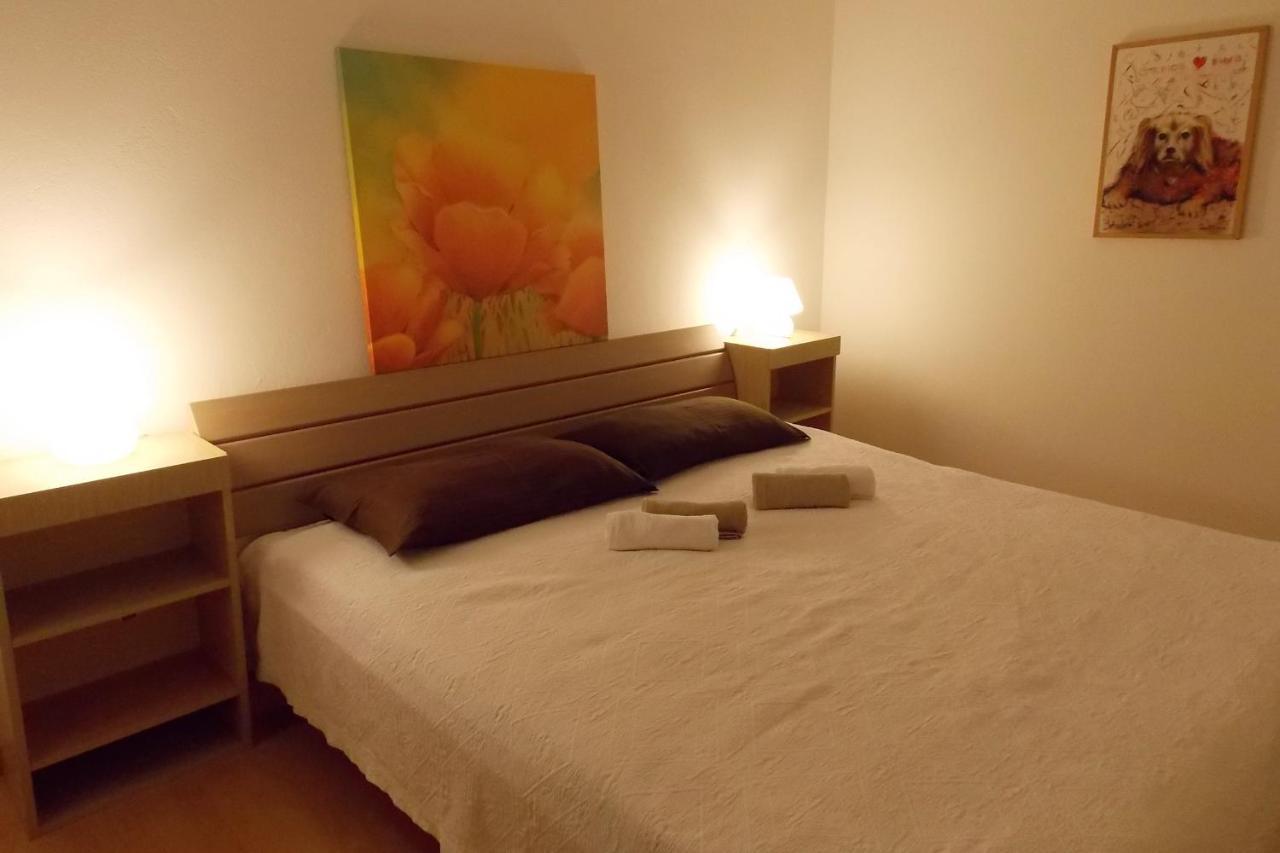 Apartments With A Parking Space Vrbnik, Krk - 429 Екстериор снимка