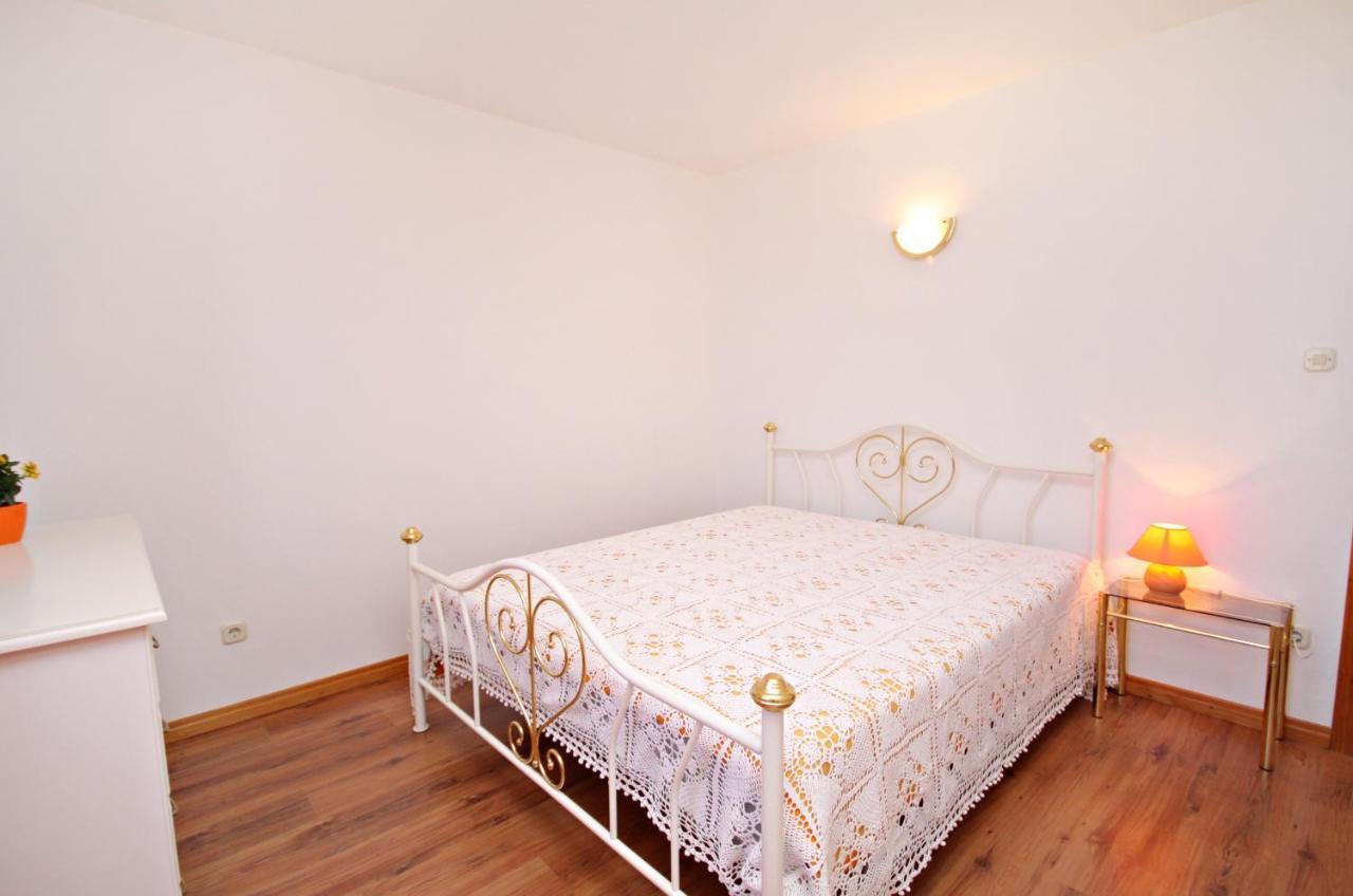 Apartments With A Parking Space Vrbnik, Krk - 429 Екстериор снимка
