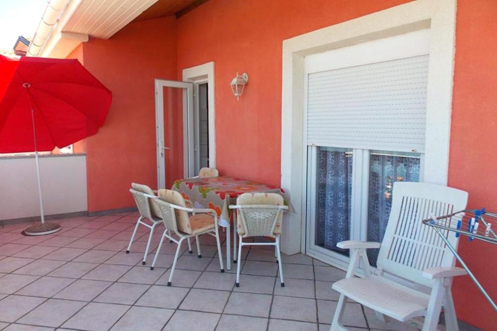 Apartments With A Parking Space Vrbnik, Krk - 429 Екстериор снимка
